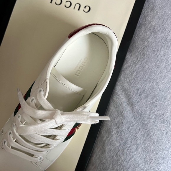 Gucci White Sneakers with Green and Red Accents - Picture 4 of 11
